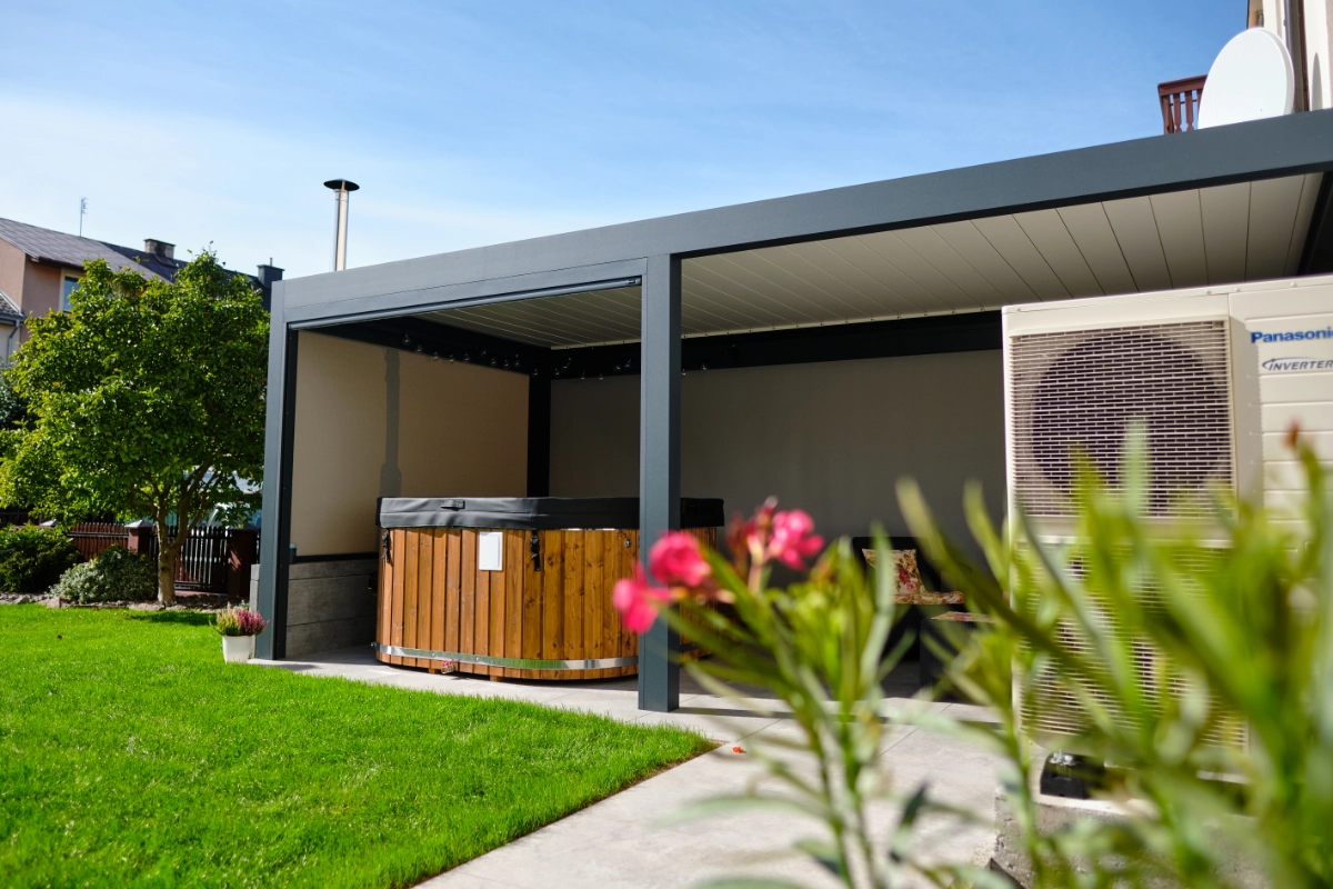 Restaurantterrasse unter der Pergola Sunwinner WIN CLIMATIC S500